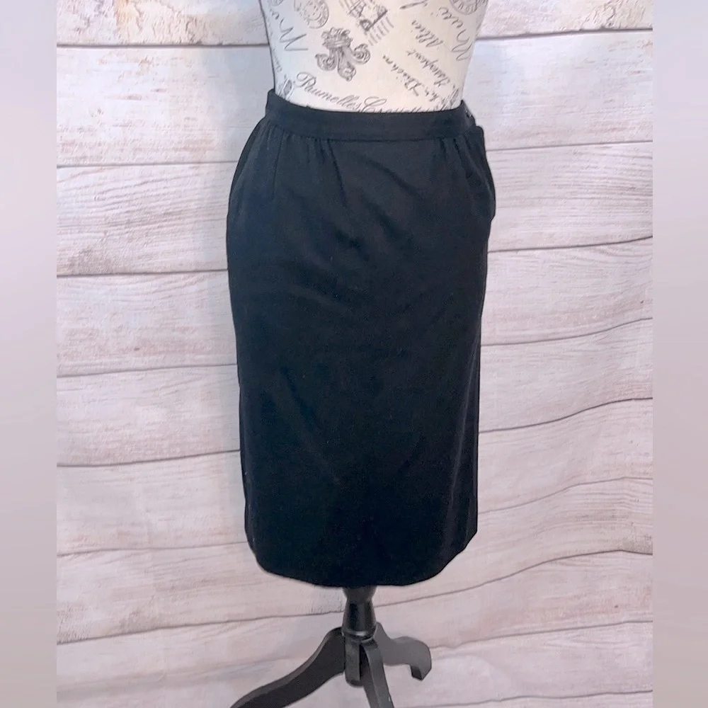 Pendleton Skirt Black Vintage Size 8P Petite Virgin Wool Midi